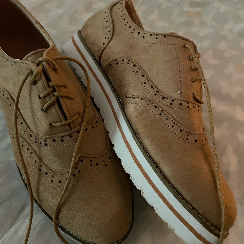The crappy faux-suede Oxfords of your dreams! - Picture 4 of 6